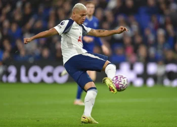 richarlison sets up goal against former club as tottenham claim victory
