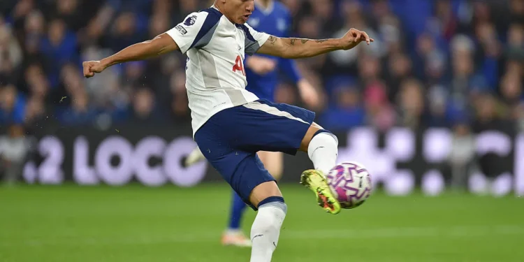 richarlison sets up goal against former club as tottenham claim victory